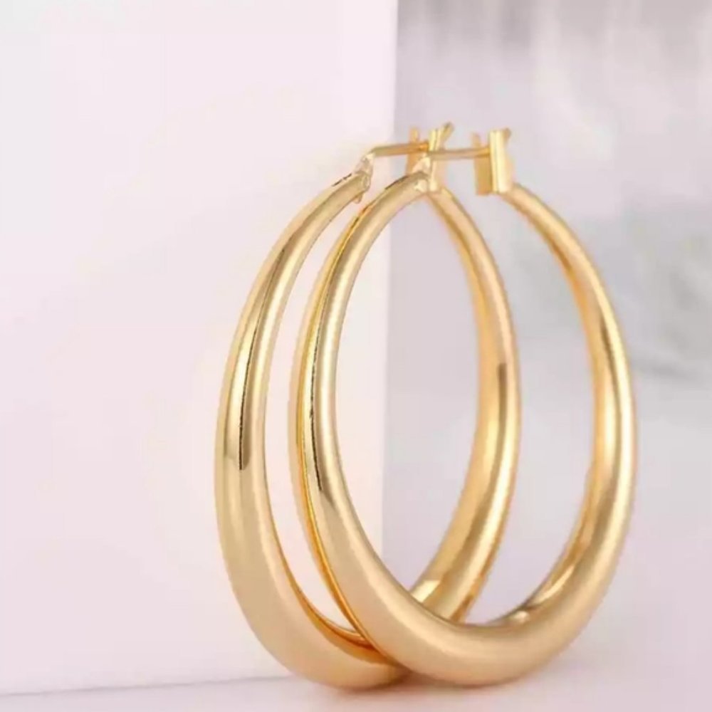 NEW 18K Yellow Gold 1.5'' Round Hoop Earrings - Picture 4 of 4
